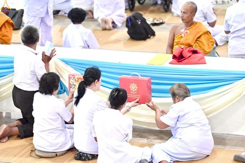 ภาพ No.236338:วันที่ 3 สิงหาคม พ.ศ. 2568 พิธีถวายมหาสังฆทานคณะสงฆ์ 2,000 กว่าวัดทั่วประเทศ ปีที่ 25 , พิธีถวายไทยธรรมคณะสงฆ์ 323 วัด 4 จังหวัดชายแดนภาคใต้ ณ วัดพระธรรมกาย