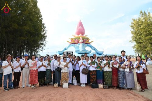 ภาพ No.162081:พิธีโปรยรัตนชาติ ลานอเนกประสงค์พญานาค 4 ตระกูล วันพฤหัสบดีที่ 17 ตุลาคม พ.ศ. 2567 ณ พุทธอุทยานนานาชาติ จังหวัดหนองคาย