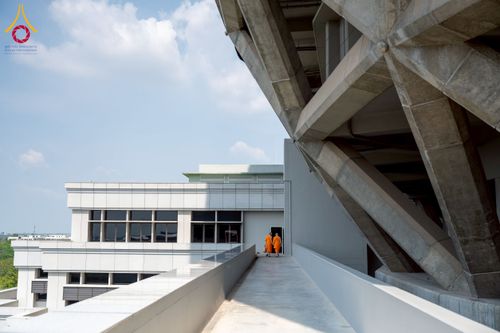 ภาพ No.222509:วันที่ 21 เมษายน พ.ศ. 2568 หลวงพ่อทัตตชีโวต้อนรับคณะสงฆ์จีน ณ อาคาร 100 ปี คุณยายมหารัตนอุบาสิกาจันทร์ ขนนกยูง วัดพระธรรมกาย