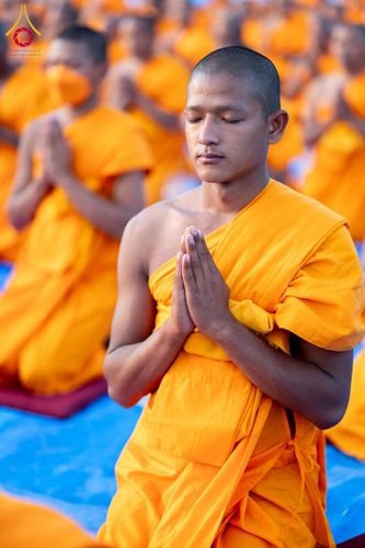 ภาพ No.132335:พิธีจุดโคมประทีปถวายเป็นพุทธบูชา ในโครงการบรรพชา 1,250 รูป ณ แดนประสูติ สวนลุมพินี ประเทศเนปาล วันที่ 17 มีนาคม พ.ศ. 2567