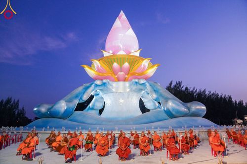 ภาพ No.97259:พิธีทอดผ้าป่า เพื่อสร้าง "ลานอเนกประสงค์พญานาค 4 ตระกูล" และพิธีจุดประทีปโคมลอย ลอยกระทง ถวายประทีปเป็นพุทธบูชา ณ พุทธอุทยานนานาชาติ จ.หนองคาย วันที่ 27 พฤศจิกายน พ.ศ. 2566