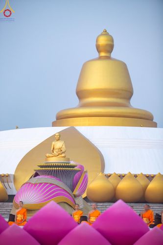 ภาพ No.198597:พระธรรมยาตราปฏิบัติธรรม และถ่ายภาพหมู่ประวัติศาสตร์ ณ อนุสรณ์สถานบางปลา วัดบางปลา อำเภอบางเลน จังหวัดนครปฐม ในโครงการธรรมยาตรา กตัญญูบูชา มหาปูชนียาจารย์ พระมงคลเทพมุนี(สด จนฺทสโร) พระผู้ปราบมาร อนุสรณ์สถาน 7 แห่ง ปีที่ 13 วันที่ 20 มกราคม พ.ศ. 2568