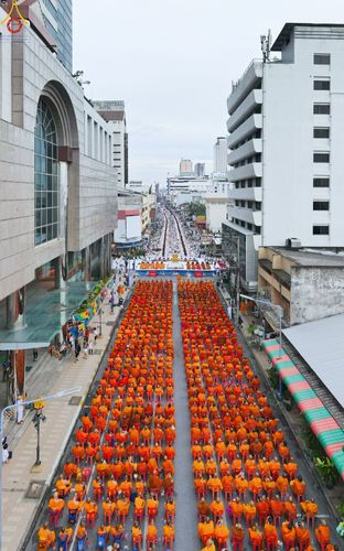 ภาพ No.85889:ตักบาตรพระนานาชาติ 10,000 รูป ใจกลางนครหาดใหญ่ จ.สงขลา วันอาทิตย์ที่ 20 สิงหาคม พ.ศ. 2566