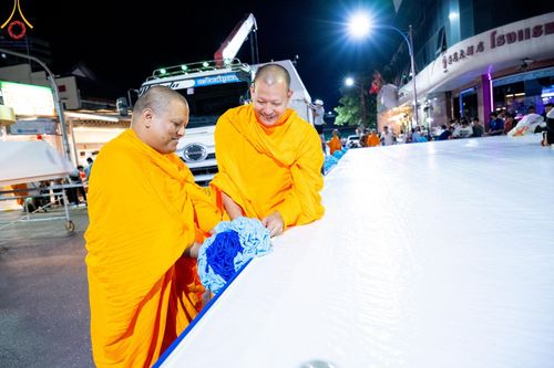 ภาพ No.151622:V.55 ทีมใหญ่ที่หาดใหญ่ เจ้าหน้าที่ทุกสถานะ หลายสัญชาติ ร่วมกันจัดงานตักบาตรที่หาดใหญ่ วันที่ 10-11 สิงหาคม พ.ศ. 2567