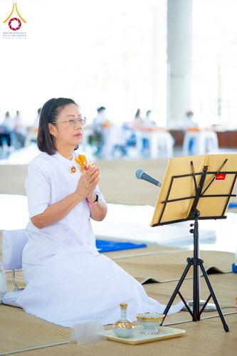 ภาพ No.262672:วันที่ 18,25 ตุลาคม พ.ศ. 2568 พิธีถวายภัตตาหารเมนูสวรรค์ เพื่อการบรรลุธรรม ณ หอฉันคุณยายอาจารย์ฯ วัดพระธรรมกาย