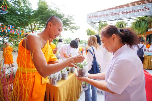 ภาพ No.97708:พิธีทอดกฐินสามัคคี เพื่อทำระบบไฟฟ้าและอุปกรณ์ส่องสว่าง ณ ธุดงคสถานบ้านหมี่ จ.ลพบุรี วันที่ 19 พฤศจิกายน พ.ศ. 2566