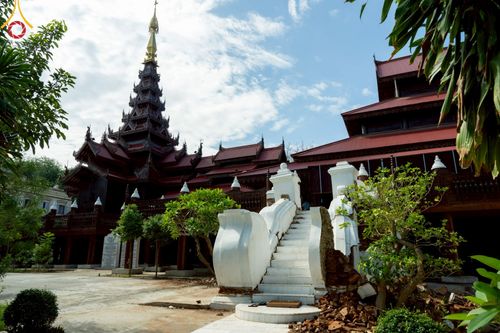 ภาพ No.220029:วันจันทร์ที่ 14 เมษายน พ.ศ. 2568 พระครูสิทธิรัตนวิเทศ ผู้ช่วยเจ้าอาวาสวัดพระธรรมกาย พร้อมด้วยผู้แทนมูลนิธิธรรมกาย และศิษยานุศิษย์หลวงพ่อธัมมชโย ออกเดินทางไปยังพื้นที่เมืองมัณฑะเลย์ สาธารณรัฐแห่งสหภาพเมียนมา โดยได้รับความเมตตาประสานงานเจ้าหน้าที่ภาครัฐจาก