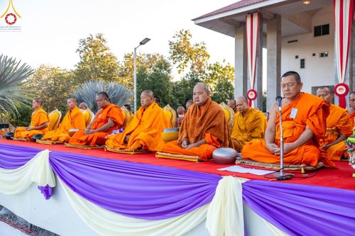 ภาพ No.103832:พิธีตักบาตรพระ 1,000 รูป ครั้งที่ 7 ถวายเป็นพุทธบูชา เพื่อช่วยเหลือคณะสงฆ์ 323 วัด 4 จังหวัดชายแดนภาคใต้ และถวายแด่คณะสงฆ์จังหวัดพิษณุโลก ณ ลานธรรมธุดงคสถานพิษณุโลก อ.วังทอง จ.พิษณุโลก วันที่ 24 ธันวาคม พ.ศ. 2566