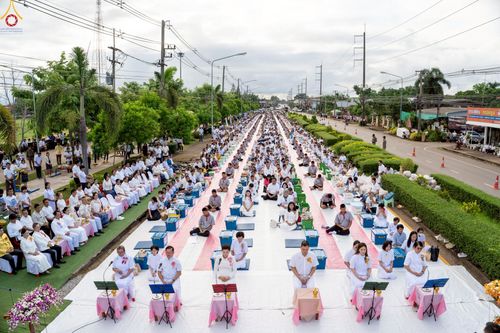 ภาพ No.229842:วันพฤหัสบดีที่ 26 มิถุนายน พ.ศ. 2568 พิธีตักบาตรพระ 1,165 รูป ฉลองก่อตั้งเมืองวานรนิวาส ครบรอบ 164 ปี ณ ถนนวานรนิวาส-อากาศอำนวย อ.วานรนิวาส จ.สกลนคร