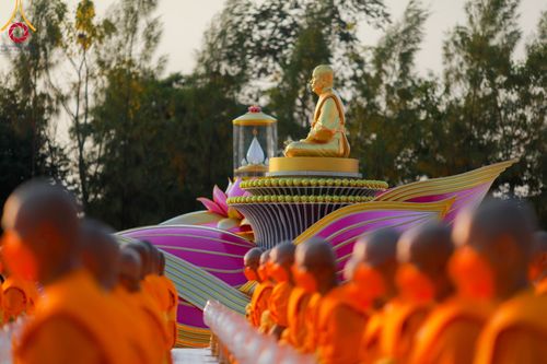 ภาพ No.109565:พิธีจุดประทีปถวายเป็นพุทธบูชา และบูชาธรรมมหาปูชนียาจารย์ วันที่ 10 มกราคม พ.ศ. 2567 ณ อนุสรณ์สถานคลองบางนางแท่น อ.สามพราน จ.นครปฐม