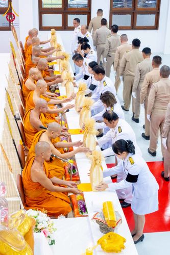 ภาพ No.276007:วันที่ 5 ธันวาคม พ.ศ. 2568 พสกนิกรอำเภอคลองหลวง พร้อมใจบำเพ็ญกุศลอุทิศถวาย “ในหลวงรัชกาลที่ 9” น้อมรำลึกในพระมหากรุณาธิคุณ เนื่องในวันคล้ายวันพระบรมราชสมภพ วันชาติ และวันพ่อแห่งชาติ ณ อาคารปลูกศรัทธา 2 วัดพระธรรมกาย อำเภอคลองหลวง จังหวัดปทุมธานี