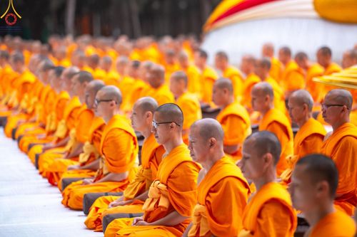 ภาพ No.189190:พระธรรมยาตราปฏิบัติธรรม และถ่ายภาพหมู่ประวัติศาสตร์ ในโครงการธรรมยาตรา กตัญญูบูชา มหาปูชนียาจารย์ พระมงคลเทพมุนี(สด จนฺทสโร) พระผู้ปราบมาร อนุสรณ์สถาน 7 แห่ง ปีที่ 13 วันที่ 4 มกราคม พ.ศ. 2568 ณ อนุสรณ์สถานมหาวิหารพระมงคลเทพมุนี (โลตัสแลนด์) อ.สองพี่น้อง