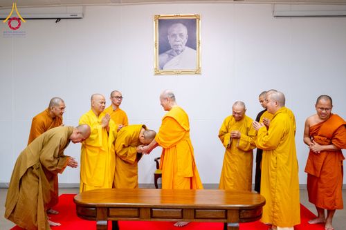 ภาพ No.222966:วันที่ 23 เมษายน พ.ศ. 2568 หลวงพ่อทัตตชีโวต้อนรับคณะสงฆ์ World Pec ณ อาคาร 100 ปี คุณยายมหารัตนอุบาสิกาจันทร์ ขนนกยูง วัดพระธรรมกาย