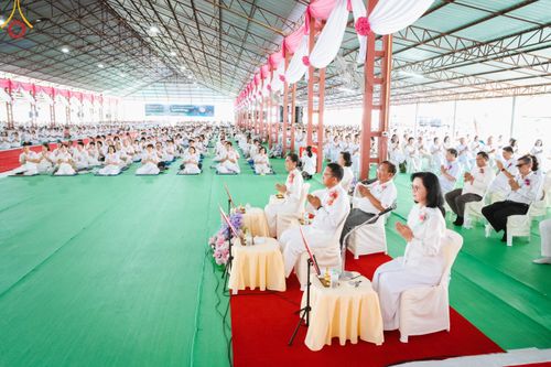 ภาพ No.91590:พิธีทอดผ้าป่า สร้างลานเอนกประสงค์พญานาค 4 ตระกูล จุดประทีปโคมลาน ถวายเป็นพุทธบูชา  สร้างความสว่างไสวให้กับแผ่นดินด้วยแสงธรรม วันอาทิตย์ที่ 29 ตุลาคม พ.ศ. 2566 ณ พุทธอุทยานนานาชาติ จังหวัดหนองคาย