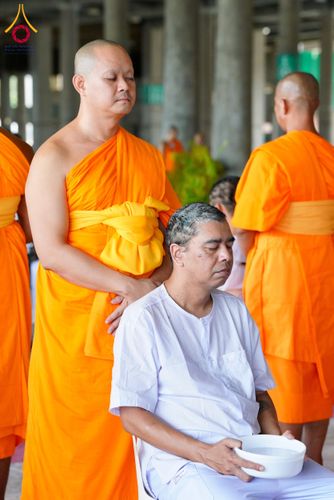 ภาพ No.143935:พิธีตัดปอยผมและปลงผมธรรมทายาท รุ่นเข้าพรรษา ณ มหาวิหารคด คอร์ 16 วัดพระธรรมกาย วันอาทิตย์ที่ 7 กรกฎาคม พ.ศ. 2567