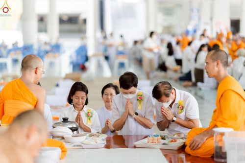 ภาพ No.226903:วันเสาร์ที่ 31 พฤษภาคม พ.ศ. 2568 พิธีถวายภัตตาหารเมนูสวรรค์ "เพื่อการบรรลุธรรม" ณ หอฉันคุณยายอาจารย์ วัดพระธรรมกาย