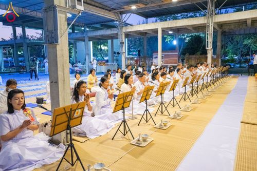 ภาพ No.194363:พิธีถวายภัตตาหารเป็นสังฆทาน แด่พระธรรมยาตรา ณ อนุสรณ์สถานมหาวิหารพระมงคลเทพมุนี (โลตัสแลนด์) อ.สองพี่น้อง จ.สุพรรณบุรี ในโครงการธรรมยาตรา กตัญญูบูชา มหาปูชนียาจารย์ พระมงคลเทพมุนี(สด จนฺทสโร) พระผู้ปราบมาร ปีที่ 13 วันที่ 13 มกราคม พ.ศ.2568