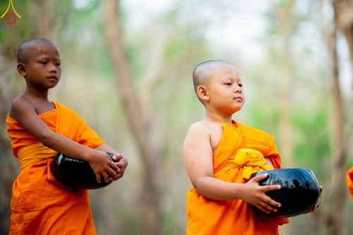 ภาพ No.62242:Photo Story  มหัศจรรย์วัดดงดินแดง Episode 4 กิจกรรมตักบาตรฉลองพระ-เณรกว่า 500 รูป