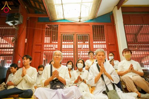 ภาพ No.202149:พิธีเจริญพระพุทธมนต์ ปฏิบัติธรรม มอบทุนการศึกษา ถวายสังฆทาน 108 วัด เพื่อถวายเป็นพุทธบูชา และขับเคลื่อนโครงการหมู่บ้านรักษาศีล 5 โดยคณะสงฆ์จังหวัดนครปฐม คณะศิษยานุศิษย์วัดพระธรรมกาย โครงการธรรมยาตรา ปีที่ 13 ณ วัดบางปลา อำเภอบางเลน จังหวัดนครปฐม