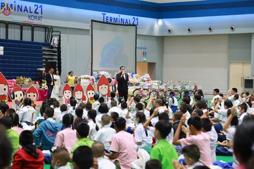 ภาพ No.103370:วันรวมพลังเด็กดี V-Star ผู้นำฟื้นฟูศีลธรรมโลก จังหวัดนครราชสีมา ณ เทอร์มินอล 21 โคราช ถ.มิตรภาพ ต.ในเมือง อ.เมืองนครราชสีมา จ.นครราชสีมา วันอังคารที่ 19 ธันวาคม พ.ศ. 2566