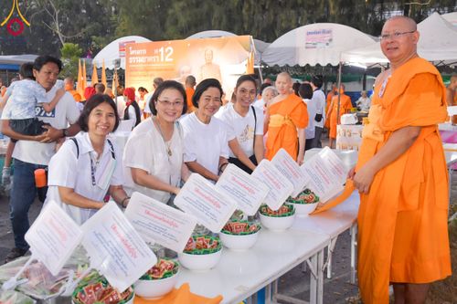 ภาพ No.110996:พิธีถวายภัตตาหารเป็นสังฆทาน แด่คณะพระธรรมยาตราฯ ในโครงการธรรมยาตรา กตัญญูบูชา มหาปูชนียาจารย์ พระมงคลเทพมุนี(สด จนฺทสโร) พระผู้ปราบมาร อนุสรณ์สถาน 7 แห่ง ปีที่ 12 วันที่ 13 มกราคม พ.ศ. 2567 ณ อนุสรณ์สถานมหาวิหารพระมงคลเทพมุนี  (โลตัสแลนด์) อ.สองพี่น้อง จ