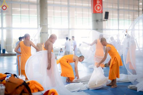 ภาพ No.218258:วันที่ 12-18 เมษายน พ.ศ. 2568 พระภิกษุและเจ้าหน้าที่อาสาสมัคร เตรียมพื้นที่ต้อนรับพักค้างพระสังฆาธิการ เนื่องในงานวันคุ้มครองโลก 22 เมษายน พ.ศ. 2568