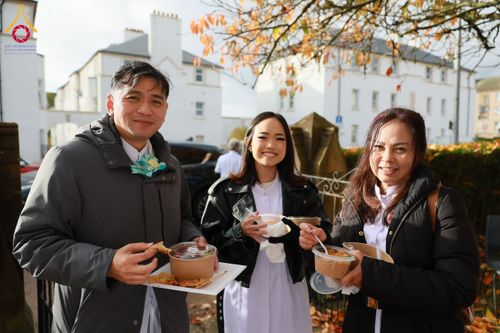 ภาพ No.172160:พิธีทอดกฐิน วัดพระธรรมกายสก็อตแลนด์ บูชาธรรม 80 ปี หลวงพ่อธัมมชโย โดยคณะศิษยานุศิษย์วัดพระธรรมกาย วันที่ 25 ตุลาคม พ.ศ. 2567