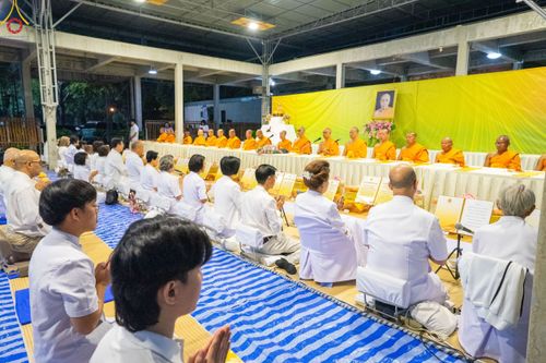 ภาพ No.188902:พิธีถวายภัตตาหารเป็นสังฆทาน แด่พระธรรมยาตรา ในโครงการธรรมยาตรา กตัญญูบูชา มหาปูชนียาจารย์ พระมงคลเทพมุนี(สด จนฺทสโร) พระผู้ปราบมาร ปีที่ 13 ณ อนุสรณ์สถานมหาวิหารพระมงคลเทพมุนี (โลตัสแลนด์) อ.สองพี่น้อง จ.สุพรรณบุรี วันที่ 4 มกราคม พ.ศ.2568