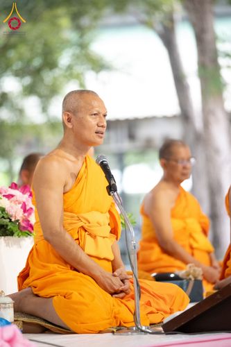 ภาพ No.61249:พิธีตักบาตรฉลองพระใหม่ รุ่นบูชาธรรมโครงการ 1-2 โครงการบรรพชาอุปสมบทหมู่ธรรมทายาท บูชาธรรมหลวงพ่อธัมมชโย 80 ปี ณ โถงช้างสำนักงานใหญ่ วัดพระธรรมกาย วันที่ 20 เมษายน พ.ศ. 2567