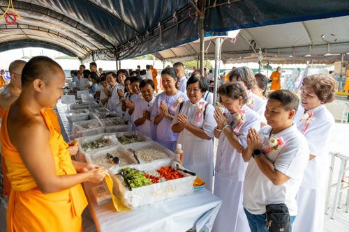 ภาพ No.127756:พิธีถวายภัตตาหารเป็นสังฆทาน แด่คณะพระธรรมยาตราฯ ในโครงการธรรมยาตราอัญเชิญพระบรมสารีริกธาตุ ประดิษฐาน ณ มหารัตนเจดีย์สิริปทุมสวรรค์ อ.บางกล่ำ จ.สงขลา วันที่ 8 มีนาคม พ.ศ. 2567