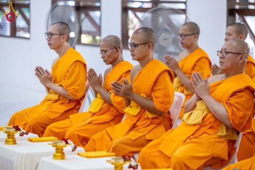ภาพ No.160792:พิธีเจริญพระพุทธมนต์ และปิดแผ่นทองรูปเหมือน พระเดชพระคุณพระมงคลเทพมุนี (สด จนฺทสโร) พระผู้ปราบมาร จำนวน 3 องค์ วันเสาร์ที่ 5 ตุลาคม พ.ศ. 2567 ณ อาคารปลูกศรัทธา 2 (ชานชลาเดิม) วัดพระธรรมกาย อ.คลองหลวง จ.ปทุมธานี