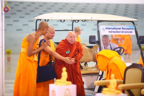 ภาพ No.59939:พิธีเจริญพระพุทธมนต์ "ฉลองอายุวัฒนมงคล 80 ปี หลวงพ่อธัมมชโย" พิธีถวายไทยธรรม คณะสงฆ์ 10,000 กว่าวัดทั่วประเทศ ในวันคุ้มครองโลก วันจันทร์ที่ 22 เมษายน พ.ศ. 2567 ณ สภาธรรมกายสากล วัดพระธรรมกาย จ.ปทุมธานี