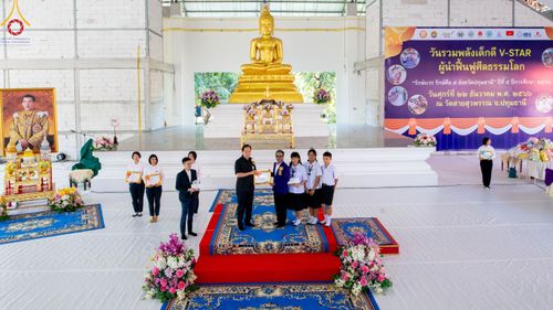 ภาพ No.103776:วันรวมพลังเด็กดี V-Star ผู้นำฟื้นฟูศีลธรรมโลก "รักษ์บวร รักษ์ศีล ๕ จังหวัดปทุมธานี" ปีที่ 5 ปีการศึกษา 2566 ณ วัดสายสุวพรรณ จ.ปทุมธานี วันศุกร์ที่ 22 ธันวาคม พ.ศ. 2566