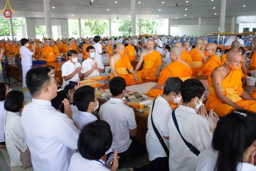 ภาพ No.91542:พิธีบุพเปตพลี ครั้งที่ 142 ร่วมอุทิศบุญแด่หมู่ญาติที่ล่วงลับไปแล้ว และสืบทอดอายุพระพุทธศาสนา วันอาทิตย์ที่ 29 ตุลาคม พ.ศ. 2566 (วันพระขึ้น 15 ค่ำ เดือน 11) ณ หอฉันคุณยายอาจารย์ฯ วัดพระธรรมกาย