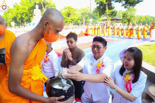 ภาพ No.103295:พิธีตักบาตรพระธรรมทายาท 1,000 รูป ณ มหาเจดีย์บุโรพุทโธ ประเทศอินโดนีเซีย ในวันที่ 20 ธันวาคม พ.ศ. 2566