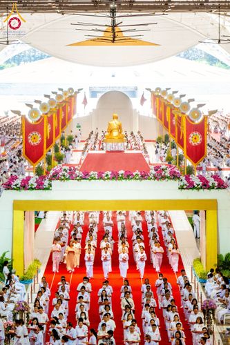 ภาพ No.215380:วันอาทิตย์ต้นเดือนที่ 6 เมษายน พ.ศ. 2568 ขบวนอัญเชิญผ้าป่าสมทบ มหาสังฆทาน 40,000 กว่าวัดทั่วประเทศ ณ สภาธรรมกายสากล วัดพระธรรมกาย