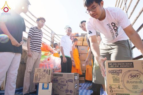 ภาพ No.273667:วันที่ 27 พฤศจิกายน พ.ศ. 2568 คณะศิษยานุศิษย์วัดพระธรรมกาย มูลนิธิธรรมกาย มอบอาหารและสิ่งของความช่วยเหลือให้พี่น้องชาวใต้ ผู้ประสบอุทกภัยน้ำท่วม