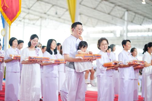 ภาพ No.167694:พิธีทอดกฐิน และ พิธีกรานกฐิน ในวันอาทิตย์ที่ 3 พฤศจิกายน พ.ศ. 2567 ณ วัดพระธรรมกาย จ.ปทุมธานี