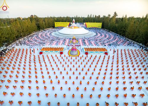 ภาพ No.192949:พิธีตักบาตรพระธรรมยาตรา ณ อนุสรณ์สถานคลองบางนางแท่น อ.สามพราน จ.นครปฐม ในโครงการธรรมยาตรา กตัญญูบูชา มหาปูชนียาจารย์ พระมงคลเทพมุนี(สด จนฺทสโร) พระผู้ปราบมาร อนุสรณ์สถาน 7 แห่ง ปีที่ 13 วันที่ 11 มกราคม พ.ศ.2568