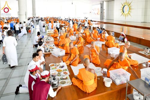 ภาพ No.217118:วันเสาร์ที่ 12 เมษายน พ.ศ. 2568 พิธีบุพเปตพลี ครั้งที่ 162 ร่วมอุทิศบุญแด่หมู่ญาติที่ล่วงลับไปแล้ว และพิธีถวายภัตตาหารเมนูสวรรค์ ณ หอฉันคุณยายอาจารย์ฯ วัดพระธรรมกาย