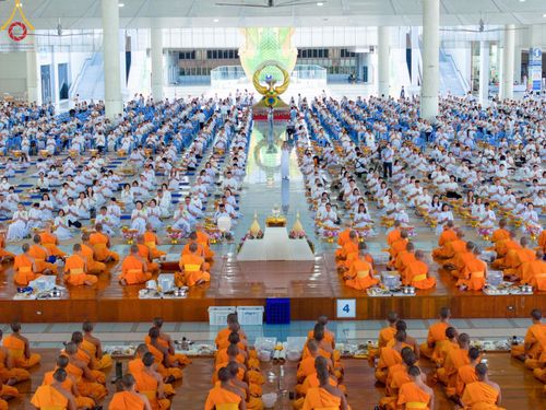 ภาพ No.147740:พิธีถวายภัตตาหารเมนูสวรรค์ ในพรรษาแห่งการเข้าถึงธรรม วันเสาร์ที่ 10 สิงหาคม พ.ศ. 2567 ณ หอฉันคุณยายอาจารย์ฯ วัดพระธรรมกาย