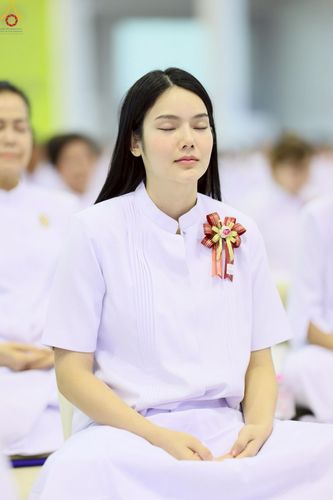 ภาพ No.251245:วันที่ 10 ตุลาคม พ.ศ. 2568 พิธีปฏิบัติธรรม ในวันคล้ายวันเกิด 141 ปี พระมงคลเทพมุนี (สด จนฺทสโร) พระผู้ปราบมาร ณ สภาธรรมกายสากล วัดพระธรรมกาย