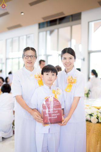 ภาพ No.239384:วันอาทิตย์ที่ 17 สิงหาคม พ.ศ. 2568 พิธีกดปุ่มอัญเชิญรูปเหมือน พระมงคลเทพมุนี (สด จันทสโร)  ณ มหาวิหารแก้วพระมงคลเทพมุนี  ศูนย์ปฏิบัติธรรมแก้วเมืองเลย