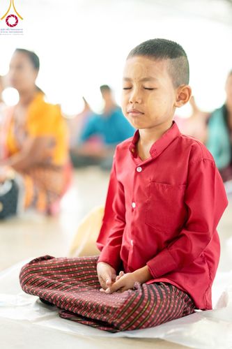 ภาพ No.99718:พิธีปฏิบัติธรรมและพิธีบูชาข้าวพระ ในวันอาทิตย์ต้นเดือนที่ 3 ธันวาคม พ.ศ. 2566 ณ สภาธรรมกายสากล วัดพระธรรมกาย จ.ปทุมธานี