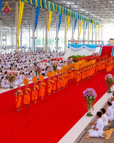 ภาพ No.237431:วันอาทิตย์ที่ 10 สิงหาคม พ.ศ.2568 พิธีมอบใบประกาศเกียรติคุณ โครงการสอบบาลี "ฉลองแชมป์" บูชาธรรม 80 ปี หลวงพ่อธัมมชโย ประจำปี 2568 และ พิธีมอบดวงแก้วสามเณรทรงบาลีไวยากรณ์ ณ สภาธรรมกายสากล วัดพระธรรมกาย ปทุมธานี