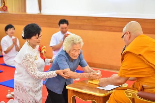 ภาพ No.132462:พิธีถวายมหาสังฆทานจันทบุรี 132 วัด บูชาธรรม 80 ปี หลวงพ่อธัมมชโย วันจันทร์ที่ 25 มีนาคม พ.ศ. 2567 ณ ศูนย์ปฏิบัติธรรมจันทบุรี