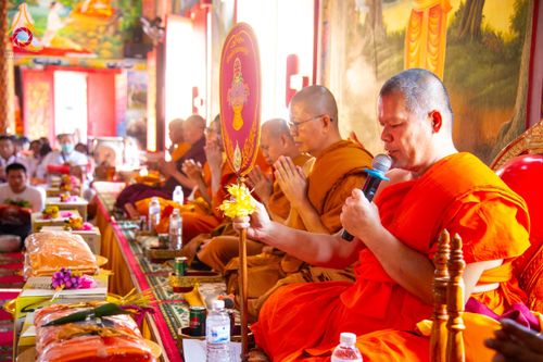 ภาพ No.173389:พิธีทอดกฐิน วัดทาป่าสัก จ.ลำพูน ในโครงการกฐินสามัคคีทั่วไทย 30,000 วัด บูชาธรรม 80 ปี หลวงพ่อธัมมชโย โดยคณะศิษยานุศิษย์วัดพระธรรมกาย วันที่ 3 พฤศจิกายน พ.ศ. 2567