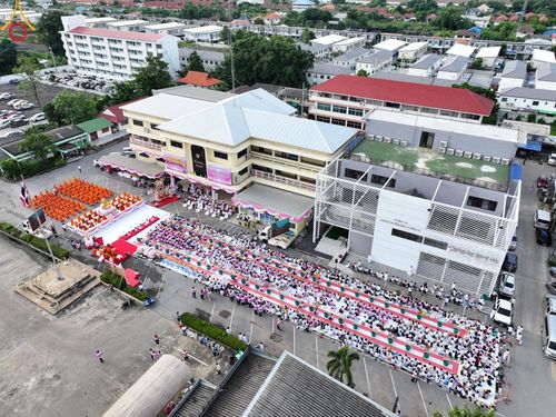 ภาพ No.150792:พิธีเจริญพระพุทธมนต์ และทำบุญตักบาตรแด่คณะสงฆ์ จำนวน 121 รูป เนื่องในโอกาสฉลองครบรอบ 120 ปี อำเภอคลองหลวง จังหวัดปทุมธานี เพื่อถวายเป็นพุทธบูชา ช่วยเหลือผู้ประสบความเดือดร้อนจากอุทกภัย และคณะสงฆ์ 323 วัด 4 จังหวัดชายแดนภาคใต้ วันเสาร์ที่ 31 สิงหาคม พ.ศ. 