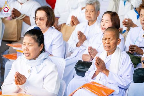 ภาพ No.197274:พิธีทอดผ้าป่าทำนุบำรุงศาสนสถาน ณ วัดอัมพวัน ตำบลบางม่วง อำเภอบางใหญ่ จังหวัดนนทบุรี ในโครงการธรรมยาตรา กตัญญูบูชา มหาปูชนียาจารย์ พระมงคลเทพมุนี(สด จนฺทสโร) พระผู้ปราบมาร อนุสรณ์สถาน 7 แห่ง ปีที่ 13 วันที่ 17 มกราคม พ.ศ. 2568