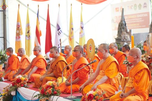 ภาพ No.67994:พิธีบรรพชาสามเณรธรรมทายาท ณ บรมพุทโธ ประเทศอินโดนีเซีย วันที่ 17 ธันวาคม พ.ศ. 2565